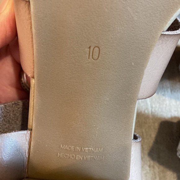 Old Navy NEW Strappy Beautiful Taupe Neutral Beige 4” Block Heels - size 10 - Picture 11 of 14